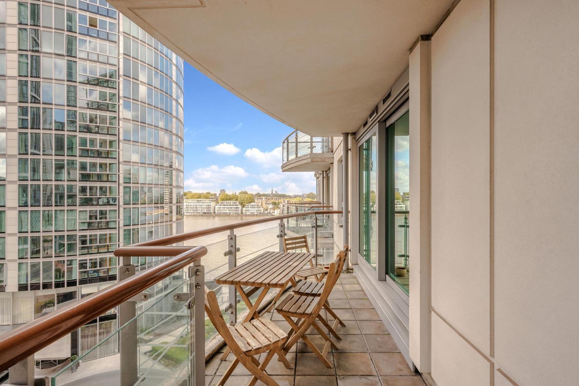 Riverside Balcony Apartments, 10 Minutes From Oxford Circus Londres Exterior foto