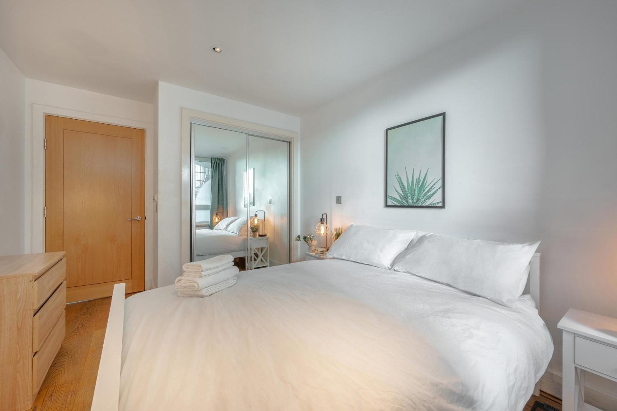 Riverside Balcony Apartments, 10 Minutes From Oxford Circus Londres Exterior foto