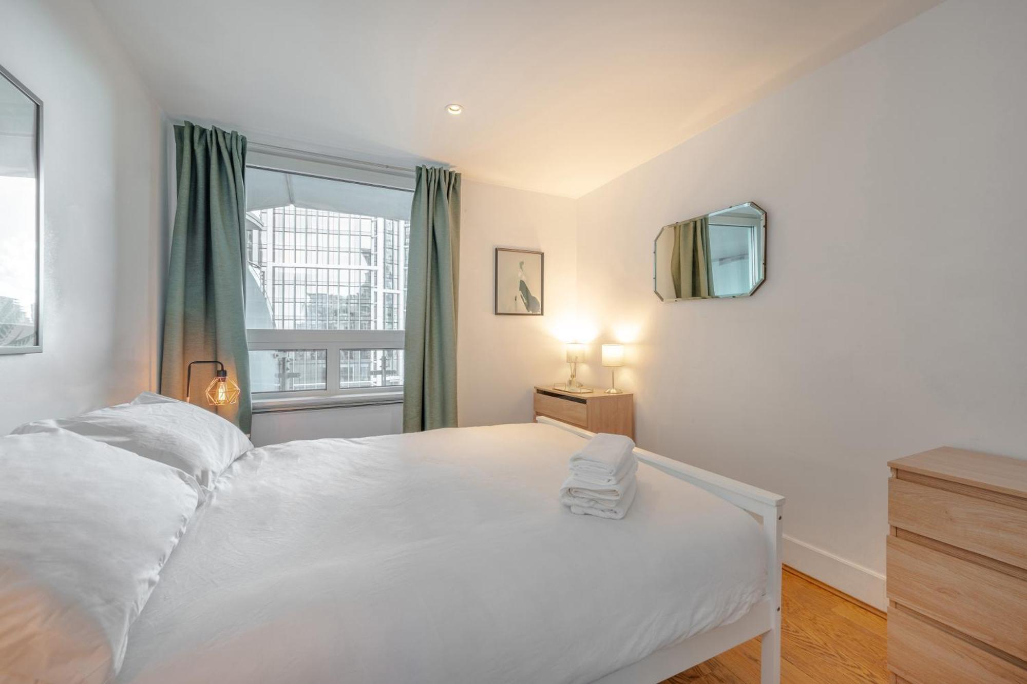 Riverside Balcony Apartments, 10 Minutes From Oxford Circus Londres Exterior foto